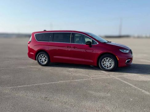 New 2026 Chrysler Pacifica Select image 15