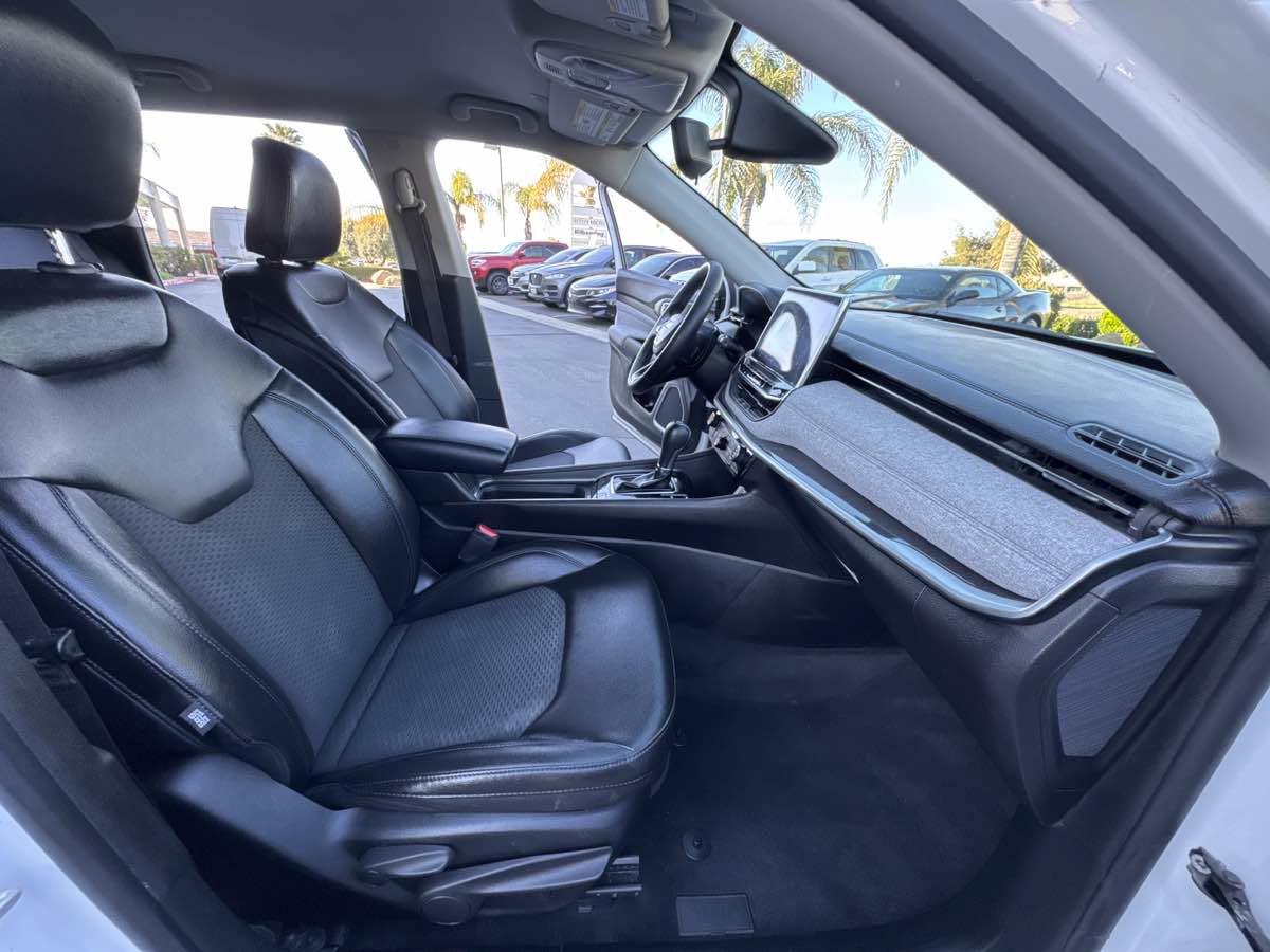 Used 2022 Jeep Compass Latitude FWD image 19