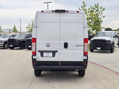 New 2026 RAM ProMaster 2500 w/ Convenience Group FWD image 3