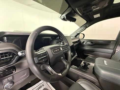 Used 2025 GMC Yukon XL AT4 w/ AT4 Premium Package image 4