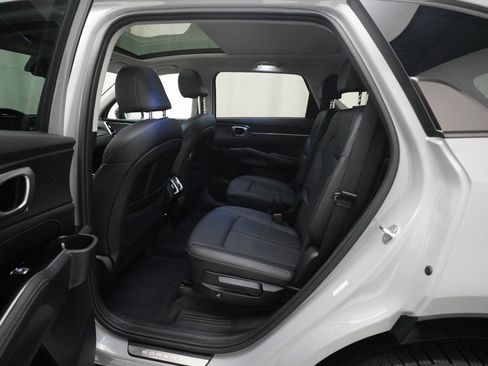 Certified 2023 Kia Sorento SX image 16