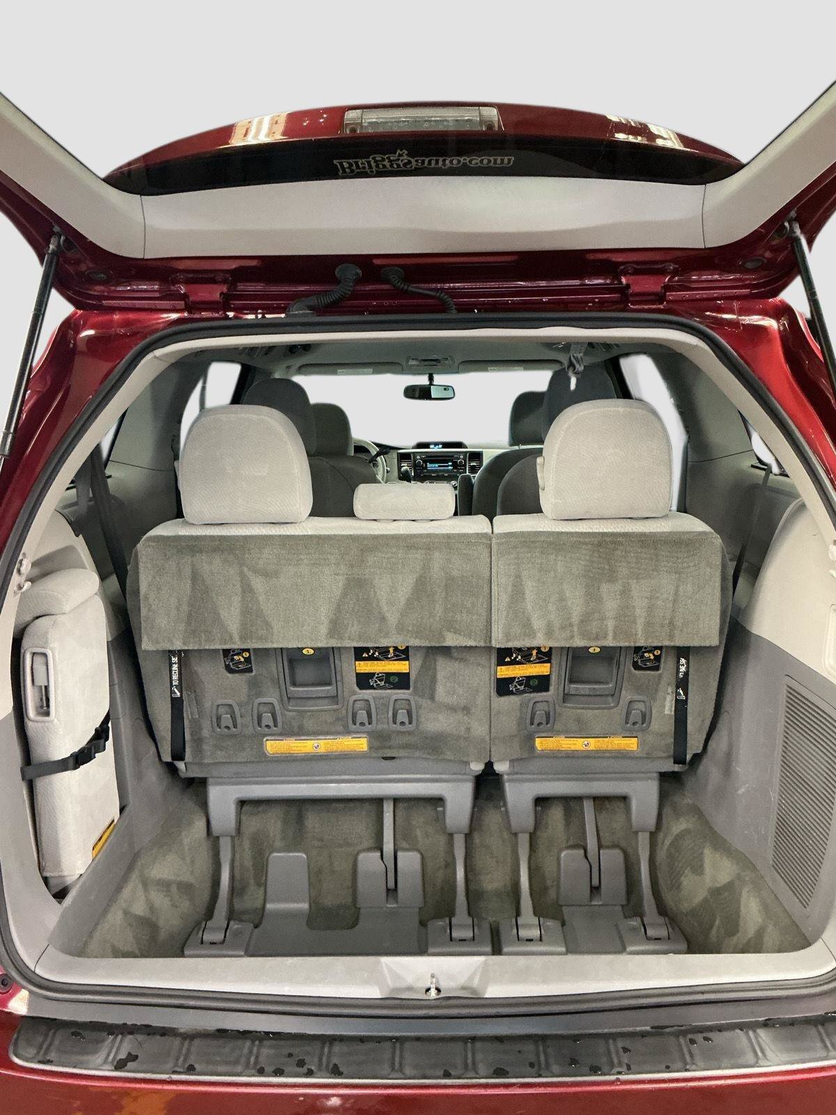 Used 2011 Toyota Sienna LE w/ Towing Pkg FWD image 25