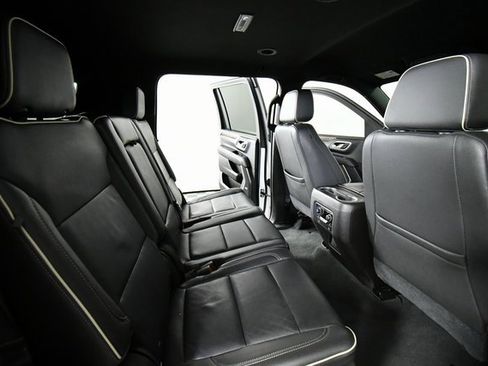 Used 2021 Chevrolet Suburban Premier image 24