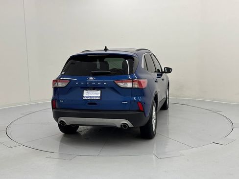 Used 2022 Ford Escape SE w/ Cold Weather Package image 5