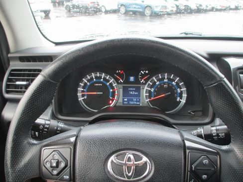 Used 2018 Toyota 4Runner TRD Off-Road Premium image 26