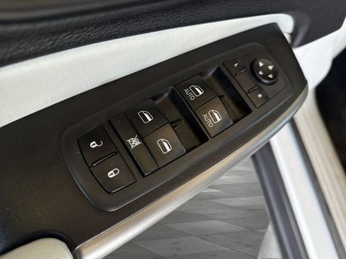 Used 2021 Jeep Cherokee Latitude Plus image 10