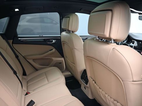 Certified 2026 Porsche Macan AWD/4WD image 7