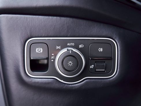 Used 2025 Aston Martin DBX 707 image 52