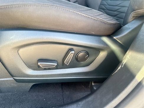 Used 2021 Ford Explorer XLT image 18