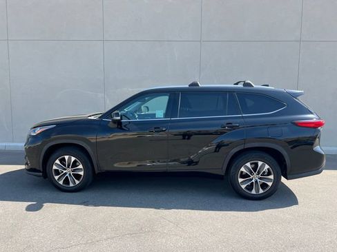 Used 2020 Toyota Highlander XLE FWD image 4
