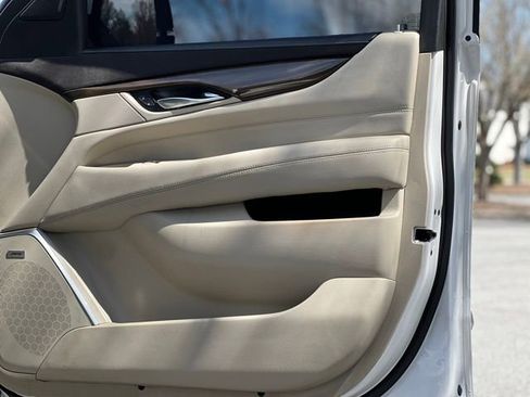 Used 2020 Cadillac Escalade ESV Luxury image 22