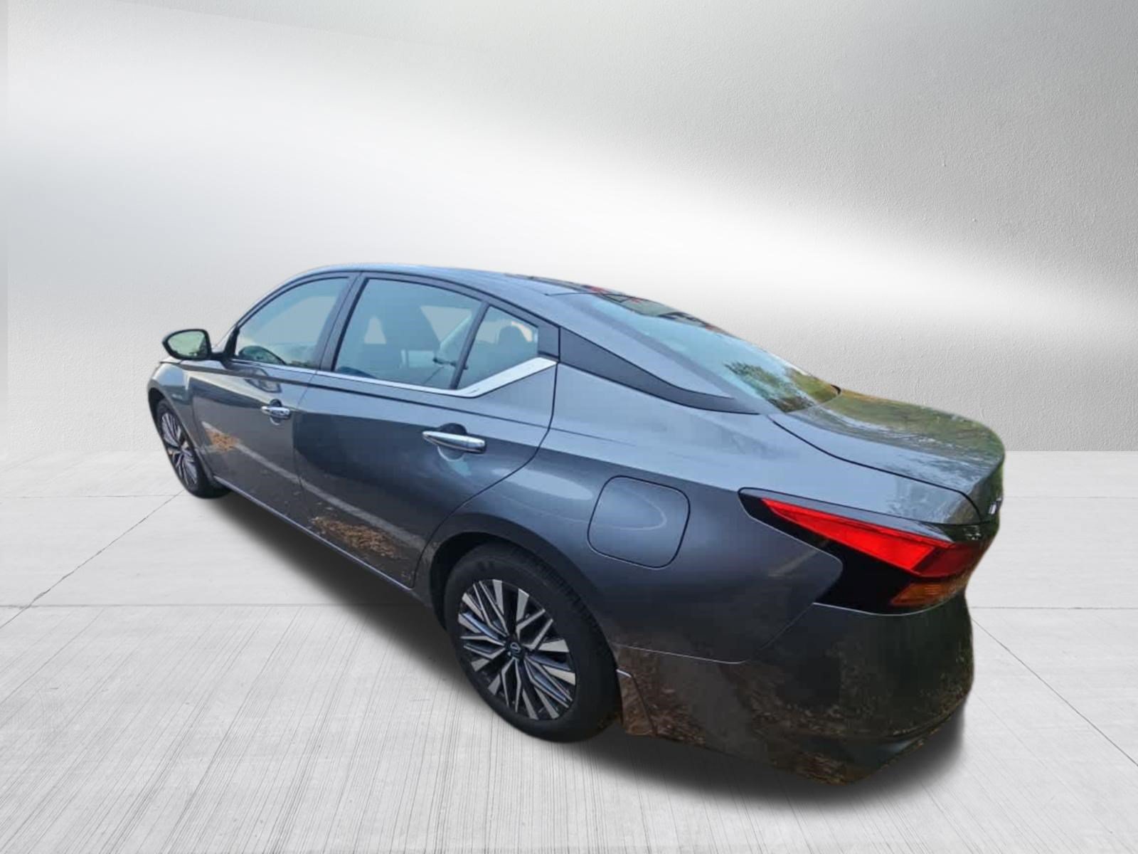 Used 2024 Nissan Altima 2.5 SV w/ SV Premium Package AWD/4WD image 6