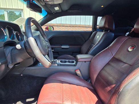 Used 2014 Dodge Challenger R/T RWD image 11