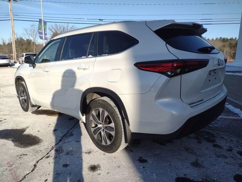 Used 2023 Toyota Highlander XLE image 5