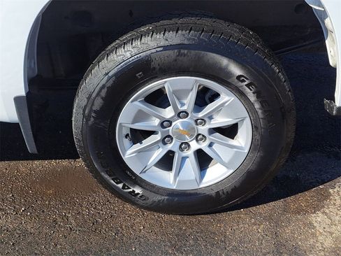 Used 2025 Chevrolet Silverado 1500 LT image 10