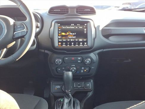 Used 2022 Jeep Renegade Latitude image 10