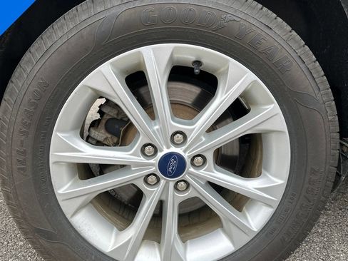 Used 2017 Ford Escape SE w/ Equipment Group 201A AWD/4WD image 8