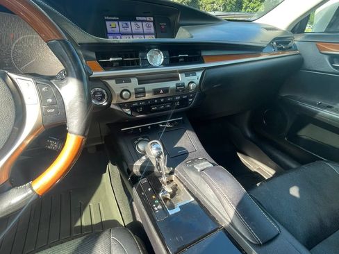 Used 2013 Lexus ES 300h w/ Luxury Pkg FWD image 33