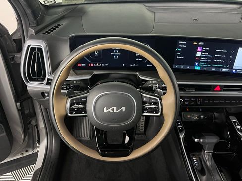 Used 2025 Kia Sorento SX Prestige w/ Olive Brown Leather Package image 15