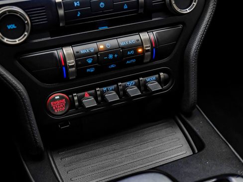 Used 2022 Ford Mustang Shelby GT500 w/ Carbon Fiber Track Pack image 73