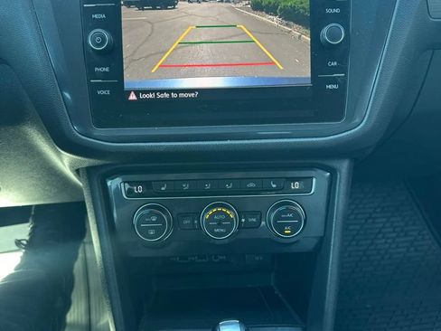 Used 2020 Volkswagen Tiguan SE FWD image 22