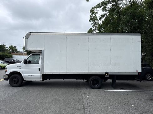 Used 2019 Ford E-350 and Econoline 350 Super Duty w/ Power Windows & Locks Group RWD image 4