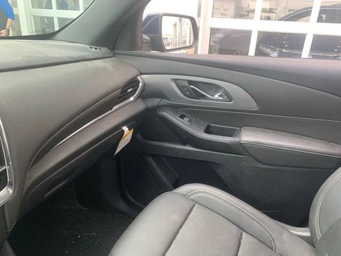Used 2023 Chevrolet Traverse LT AWD/4WD image 18