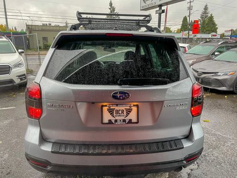 Used 2015 Subaru Forester 2.5i Touring AWD/4WD image 9