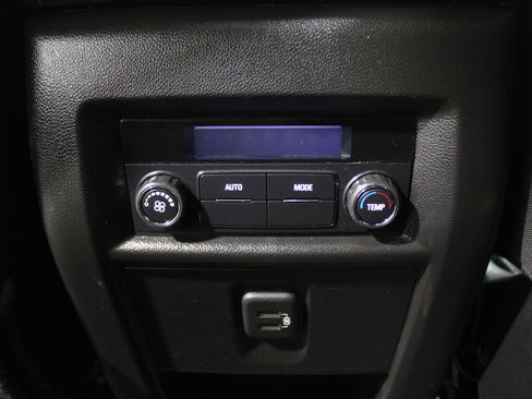 Used 2023 Chevrolet Traverse LT image 27