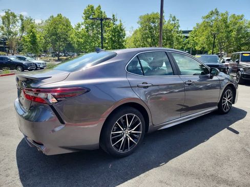 Used 2023 Toyota Camry SE FWD image 2