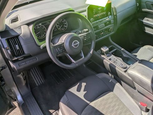 Used 2024 Nissan Pathfinder S AWD/4WD image 10