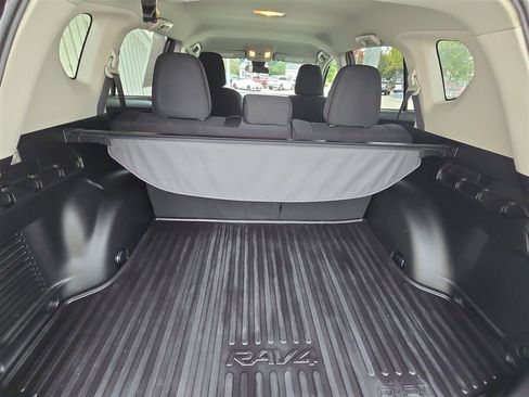 Used 2018 Toyota RAV4 LE image 23