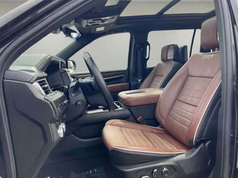 Used 2023 GMC Yukon XL Denali Ultimate image 12