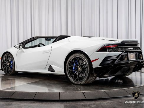 Used 2022 Lamborghini Huracan EVO image 16