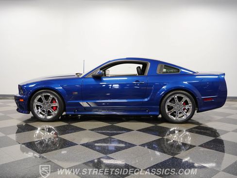 Used 2006 Ford Mustang GT RWD image 2