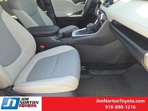 Used 2025 Toyota RAV4 XLE Premium FWD image 16