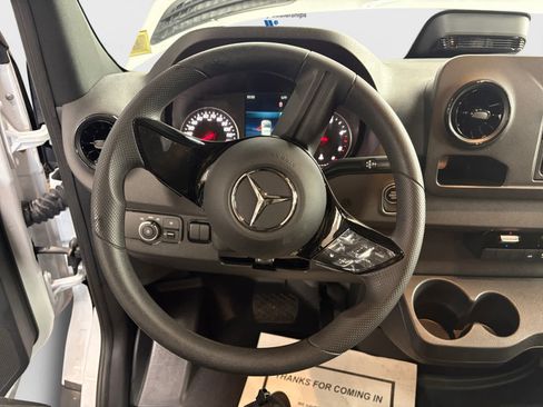 Used 2025 Mercedes-Benz Sprinter 2500 image 11