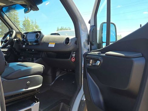 Used 2026 Mercedes-Benz Sprinter 2500 image 10