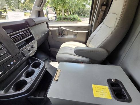 Used 2020 Chevrolet Express 3500 Extended w/ Driver Convenience Package RWD image 10