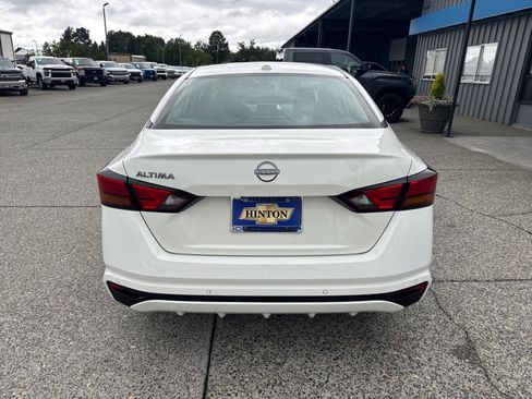 Used 2025 Nissan Altima 2.5 SV FWD image 4