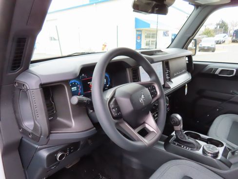 New 2025 Ford Bronco 4-Door image 12