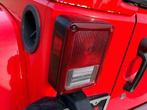 Used 2013 Jeep Wrangler Unlimited Sahara w/ Connectivity Group AWD/4WD image 27