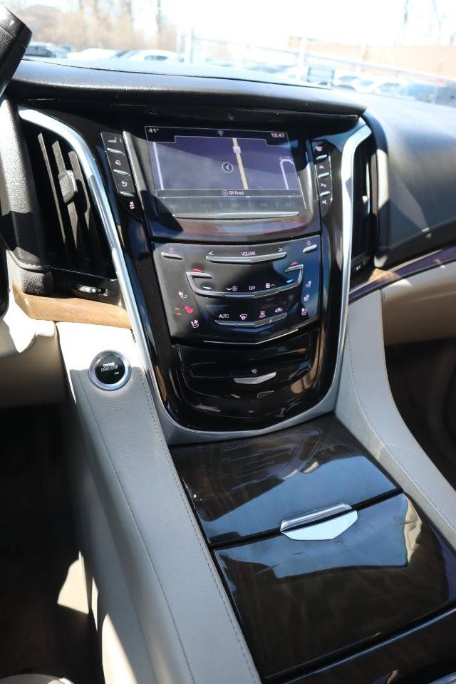 Used 2020 Cadillac Escalade Luxury RWD image 22