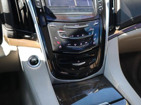 Used 2020 Cadillac Escalade Luxury RWD image 22