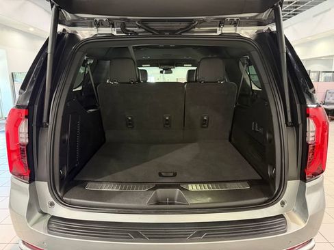 Used 2025 GMC Yukon XL Denali AWD/4WD image 10
