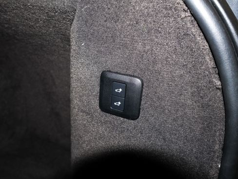 Used 2020 Land Rover Range Rover Sport HSE image 13