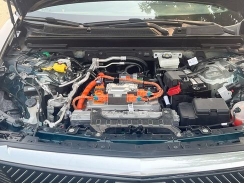 Used 2025 Cadillac Lyriq Luxury w/ LPO, Floor Liner Package AWD/4WD image 32