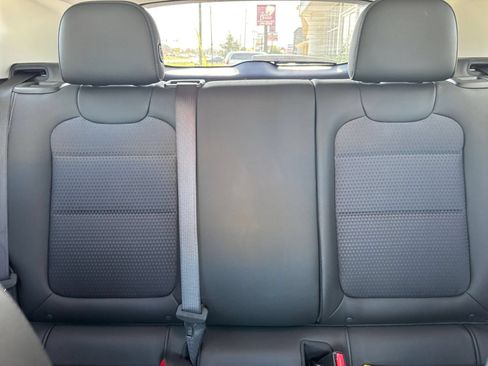 Used 2025 Chevrolet Trax LT w/ LT Convenience Package FWD image 37