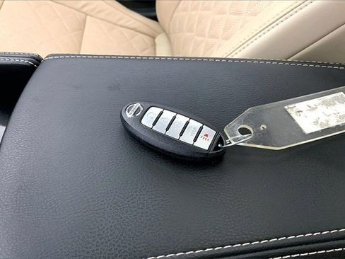 Used 2017 Nissan Maxima Platinum w/ Medallion Package image 11