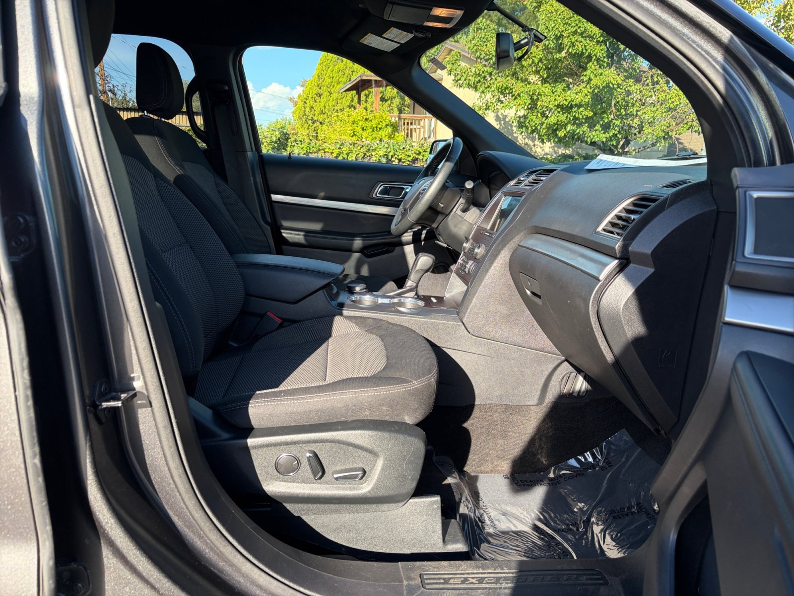 Used 2018 Ford Explorer XLT w/ Equipment Group 201A AWD/4WD image 28